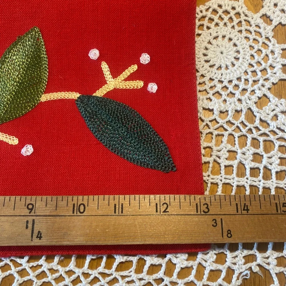 Unbranded Table Runner Red Excellent Floral Embroidered Holiday Decor‎